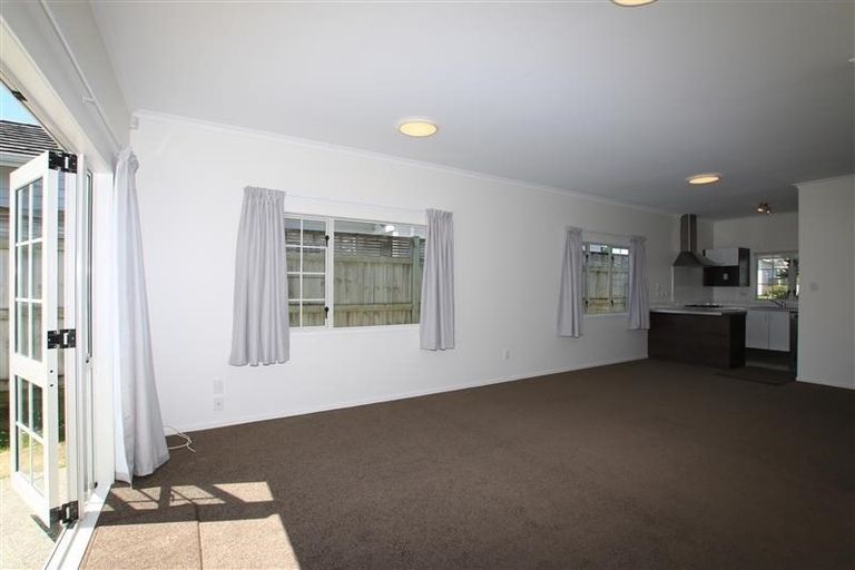 Photo of property in 6 Mulvaney Crescent, Henderson, Auckland, 0612