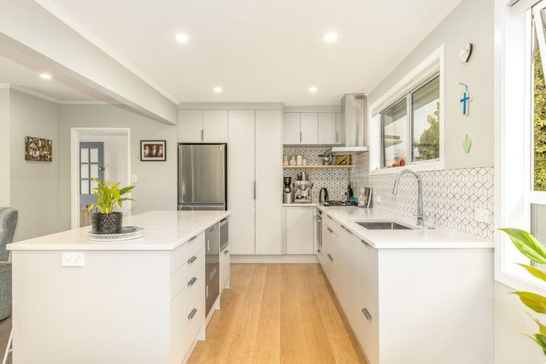 Photo of property in 14 Walton Road, Paraparaumu Beach, Paraparaumu, 5032