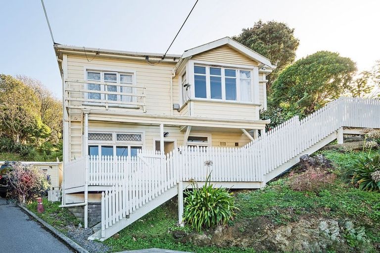 Photo of property in 2 Kopiko Way, Brooklyn, Wellington, 6021