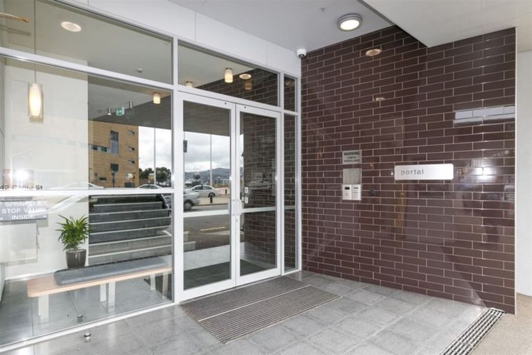 Photo of property in Portal Apartments, 6c/42 Cable Street, Te Aro, Wellington, 6011
