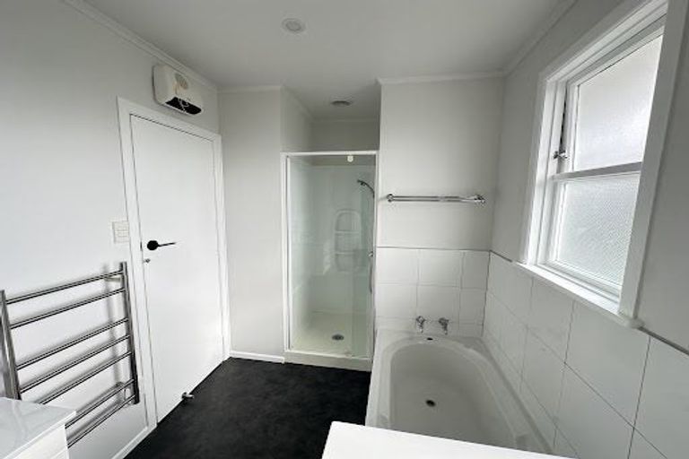 Photo of property in 32 Lynda Avenue, Paparangi, Wellington, 6037