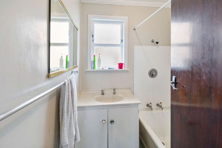 Photo of property in 4 Omori Place, Castlecliff, Whanganui, 4501