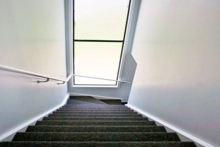 Photo of property in 16b Woodall Place, Totara Vale, Auckland, 0627