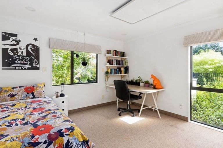 Photo of property in 4 Tauroa Valley, Havelock North, 4130