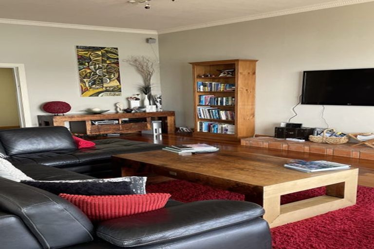 Photo of property in 17 Palliser Road, Roseneath, Wellington, 6011