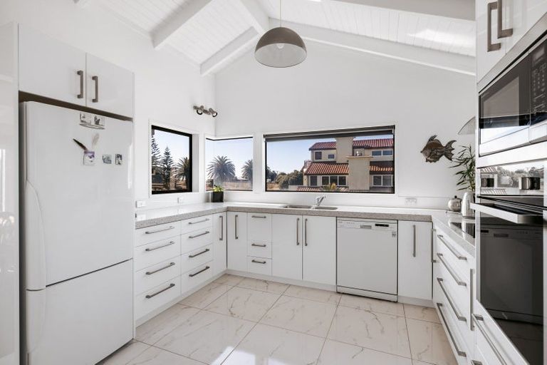 Photo of property in 1167 Papamoa Beach Road, Papamoa Beach, Papamoa, 3118