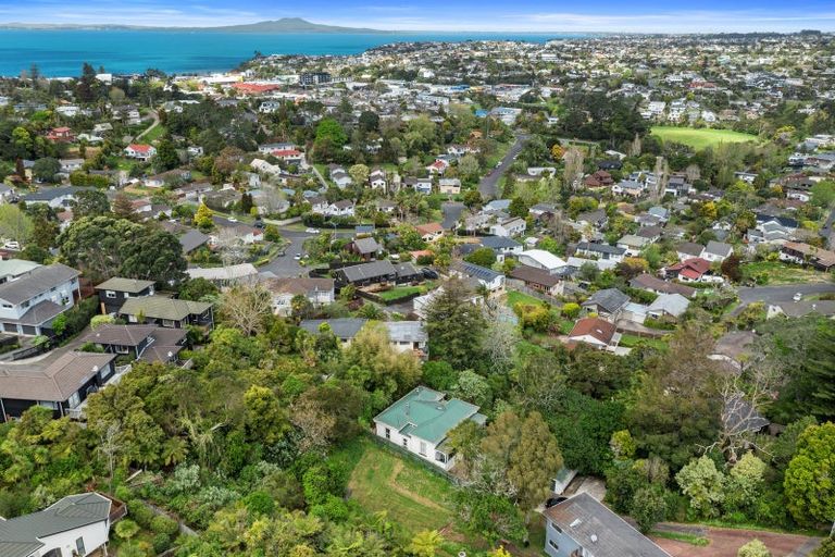Photo of property in 10 Limmer Place, Browns Bay, Auckland, 0632