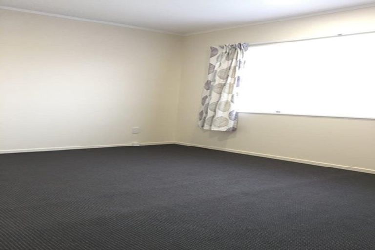 Photo of property in 2/9 Midvale Place, Burswood, Auckland, 2013