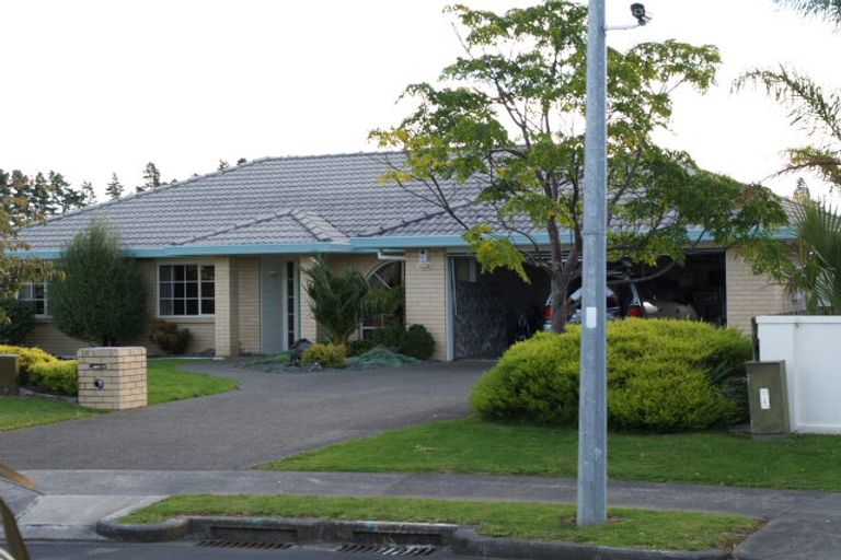Photo of property in 18 Amadeus Place, Northpark, Auckland, 2013