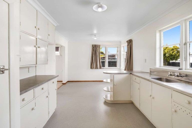 Photo of property in 15 Mako Mako Road, Levin, 5510