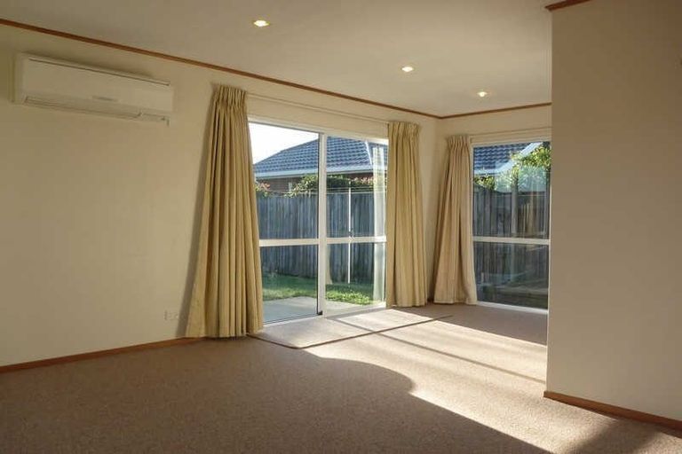 Photo of property in 17 Honeysuckle Place, Northcote, Christchurch, 8052