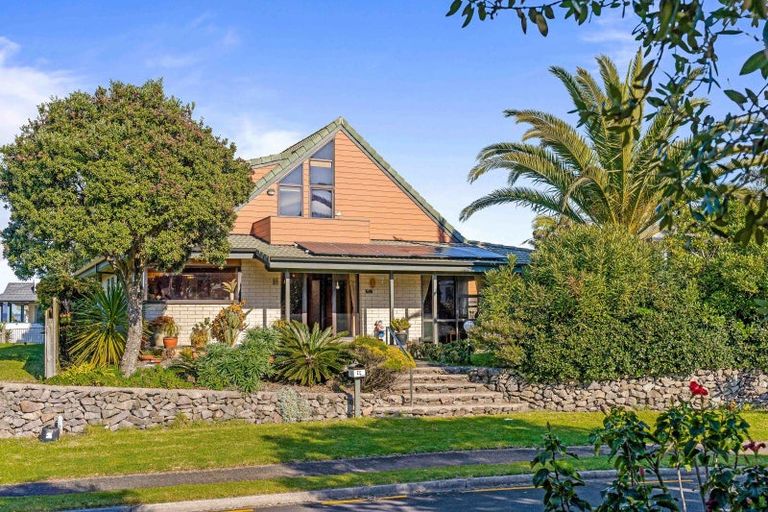 Photo of property in 17 Sunbrae Grove, Mount Maunganui, 3116