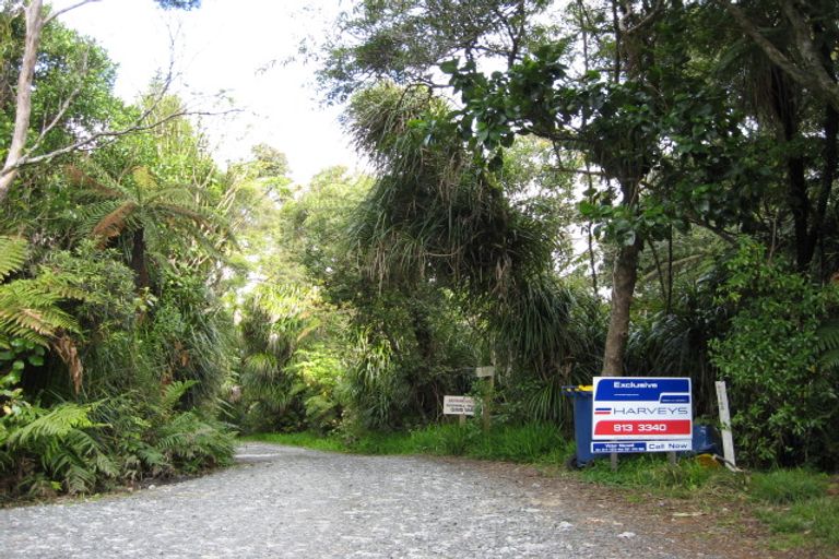 Photo of property in 1/51 Quinns Road, Waiatarua, Auckland, 0612