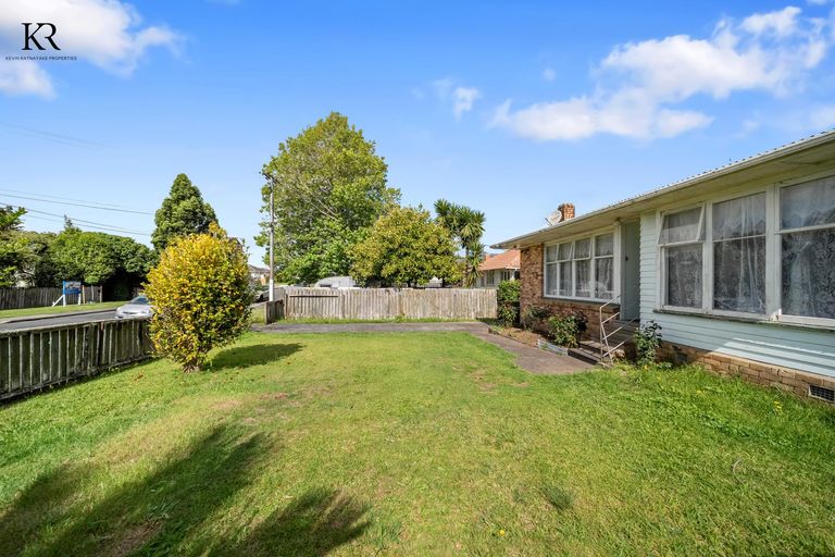 Photo of property in 53 Waipani Road, Te Atatu Peninsula, Auckland, 0610