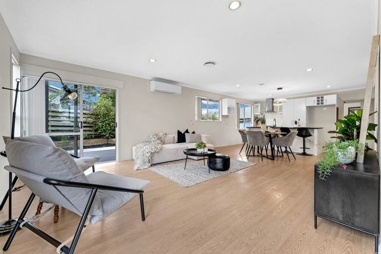 Photo of property in 22 Marvon Downs Avenue, Pakuranga Heights, Auckland, 2010