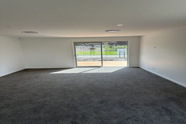 Photo of property in 32 Solitude Crescent, Kelvin Grove, 4414