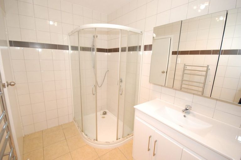 Photo of property in 58 Sunnyside Road, Sunnyvale, Auckland, 0612