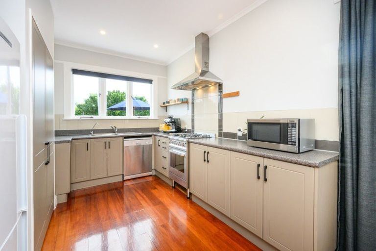 Photo of property in 10 Kingswood Street, Takaro, Palmerston North, 4412