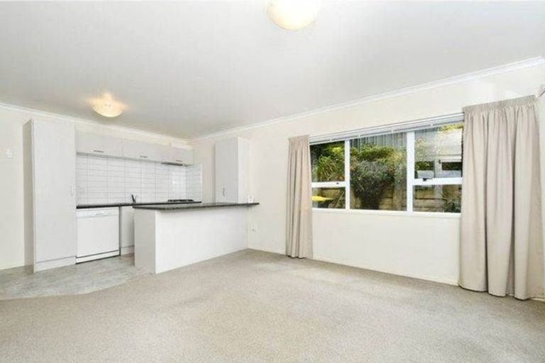 Photo of property in 2 Parkside Road, West Harbour, Auckland, 0618