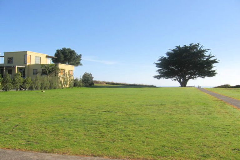 Photo of property in 114 Pacific Parade, Matarangi, Whitianga, 3592