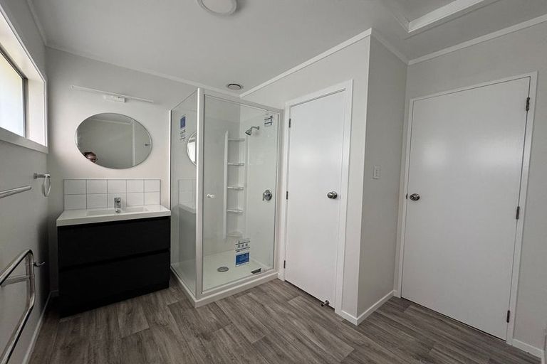 Photo of property in 8 Chetwode Grove, Newlands, Wellington, 6037