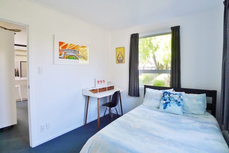 Photo of property in 32 Queen Mary Avenue, New Lynn, Auckland, 0600