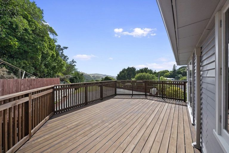 Photo of property in 137 Ironside Road, Johnsonville, Wellington, 6037