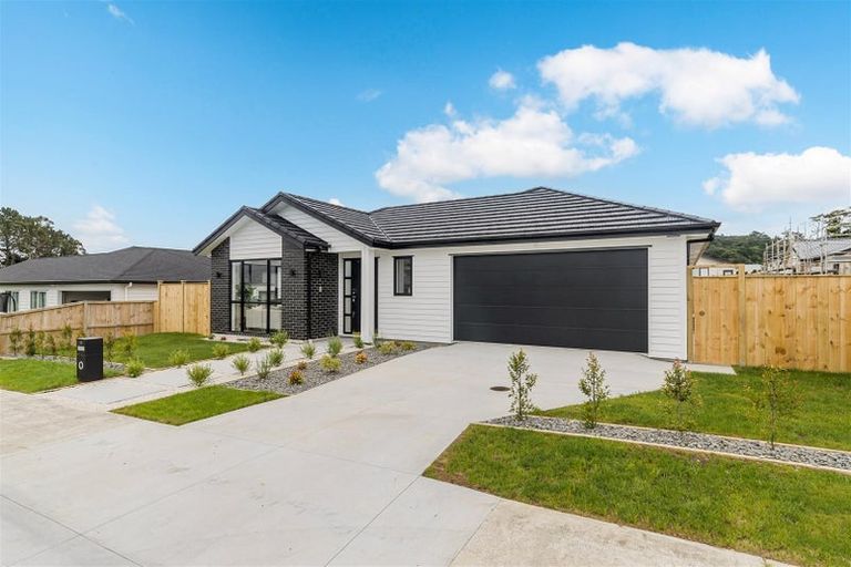 Photo of property in 22 Lewis Younie Road, Kumeu, 0810