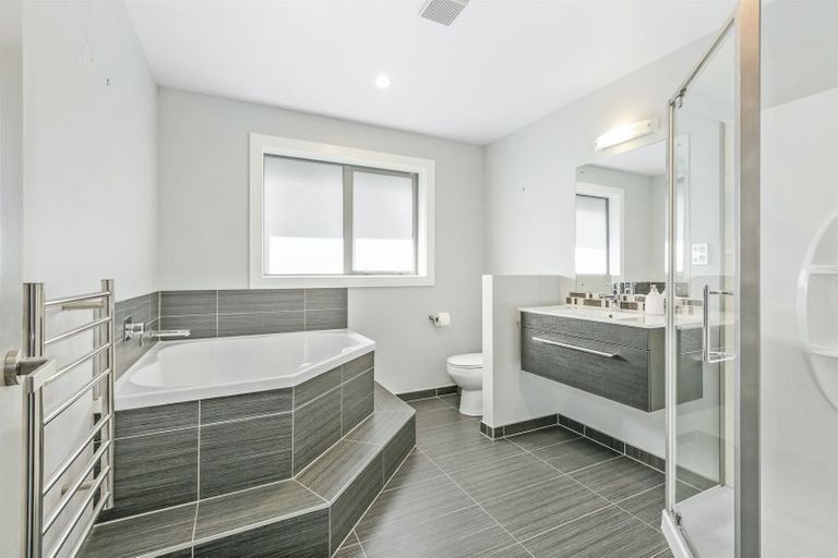 Photo of property in 75 Aotea Drive, Aotea, Porirua, 5024