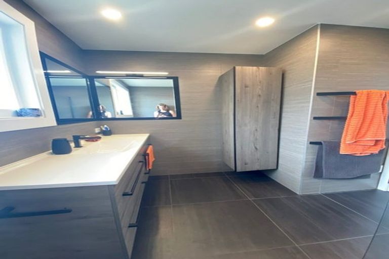 Photo of property in 50 Sylvan Crescent, Te Atatu South, Auckland, 0610