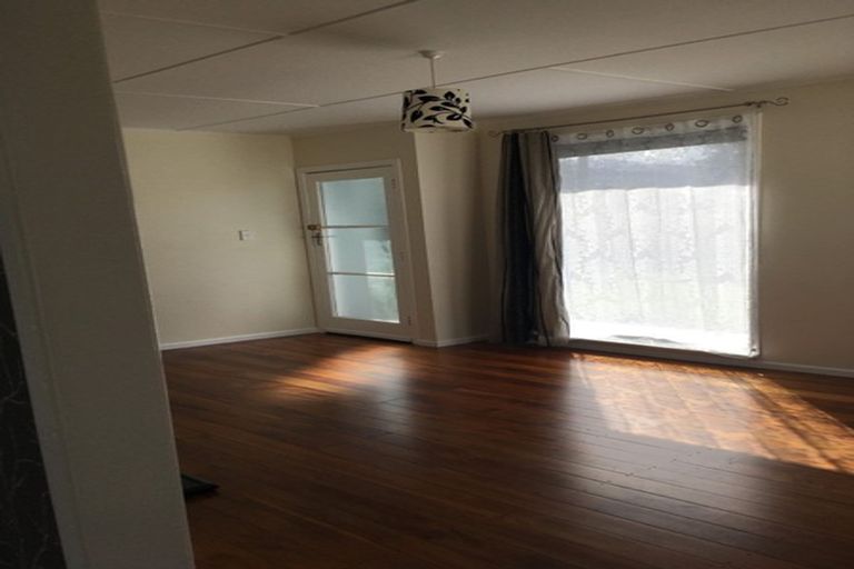 Photo of property in 86 Brandon Street, Featherston, 5710