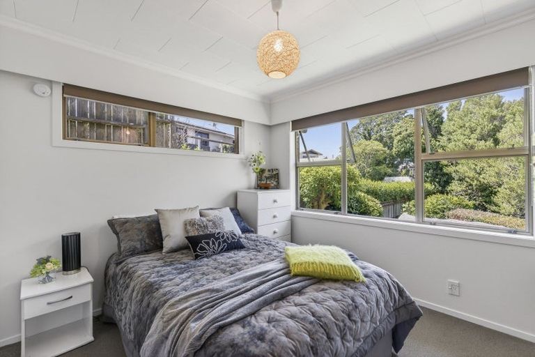 Photo of property in 11a Longview Drive, Merrilands, New Plymouth, 4312