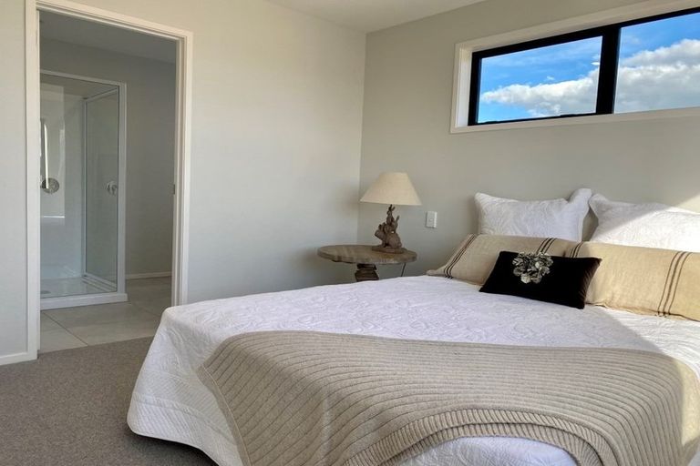 Photo of property in 1 Komata Crescent, Papamoa Beach, Papamoa, 3118