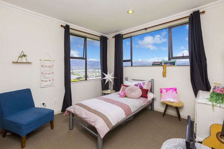 Photo of property in 15 Swain Grove, Riverstone Terraces, Upper Hutt, 5018
