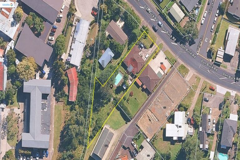 Photo of property in 266 Don Buck Road, Massey, Auckland, 0614