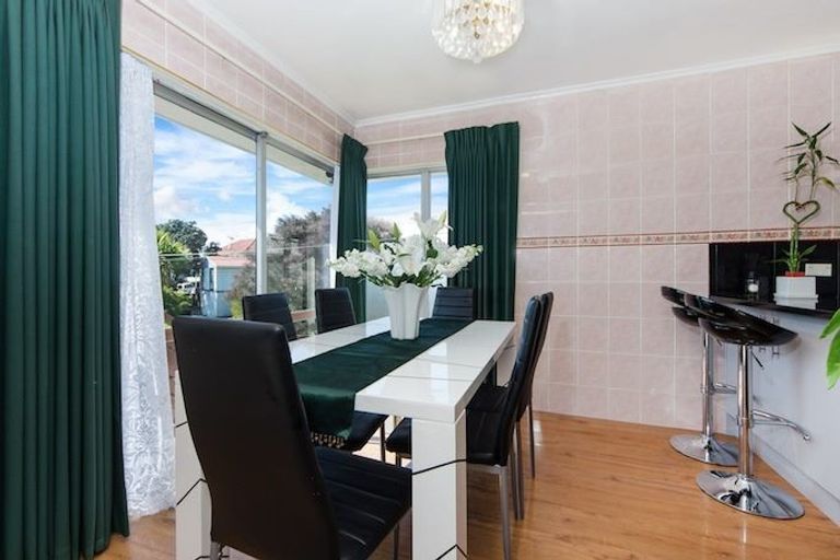 Photo of property in 40 Tomo Street, New Lynn, Auckland, 0600