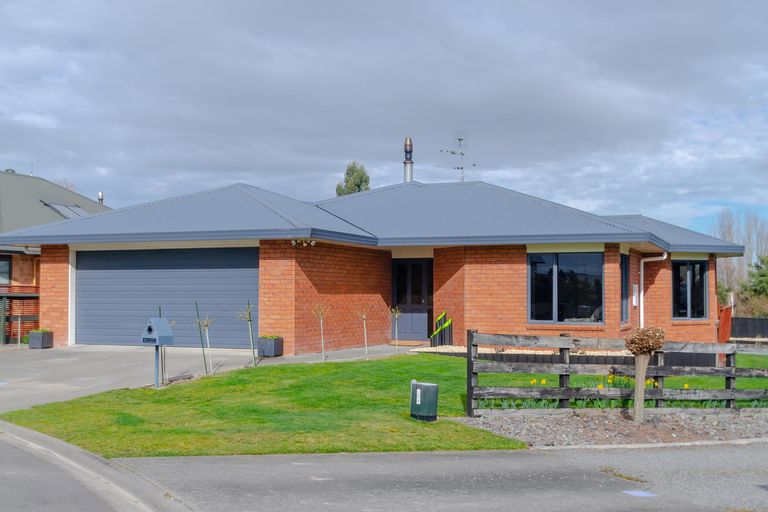 Photo of property in 5 Rexwood Estate, Carterton, 5713