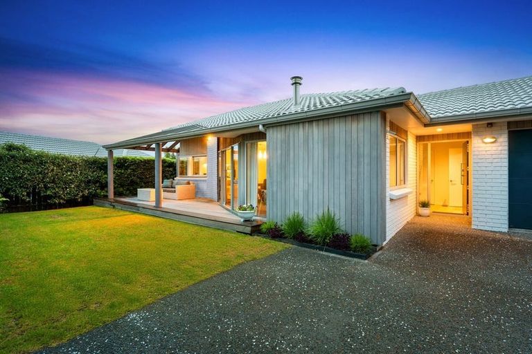 Photo of property in 1/2 Rahopara Street, Castor Bay, Auckland, 0620
