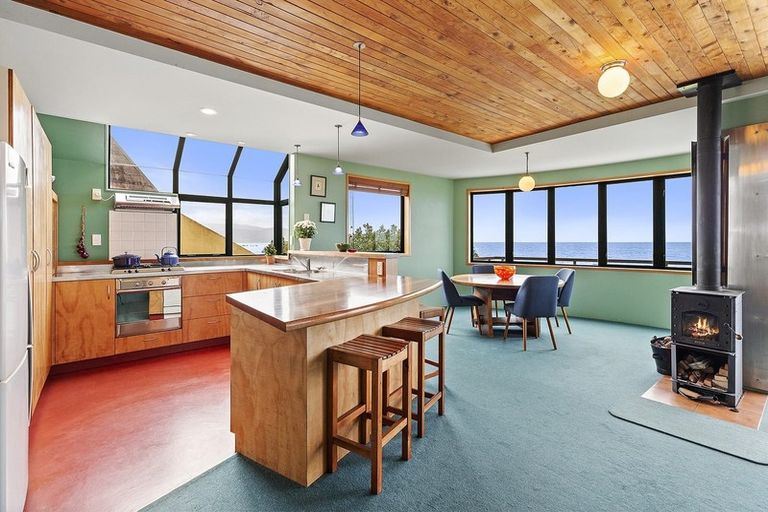 Photo of property in 166 The Esplanade, Houghton Bay, Wellington, 6023