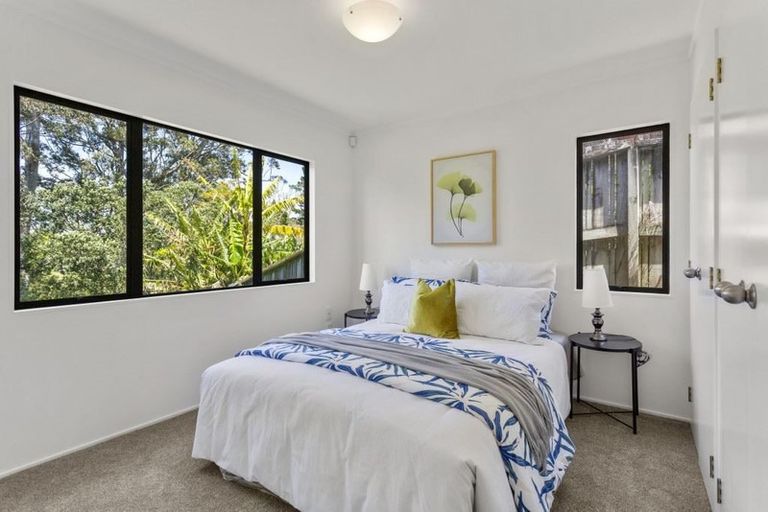 Photo of property in 36 Lorikeet Place, Unsworth Heights, Auckland, 0632