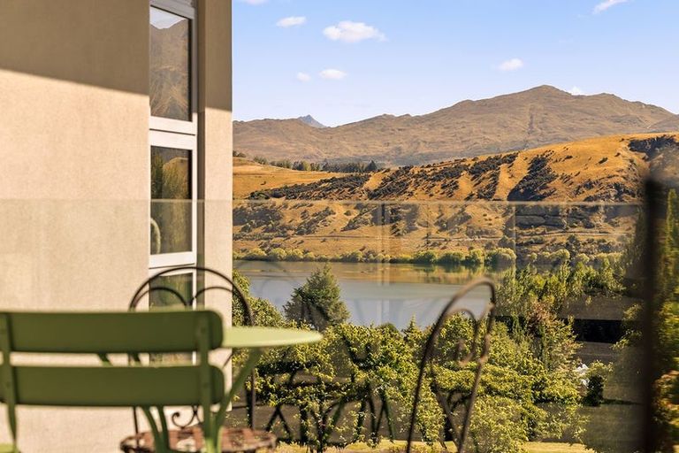 Photo of property in 16 Hayes View Lane, Lake Hayes, Queenstown, 9371