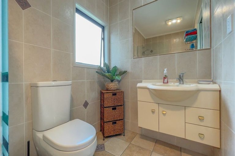 Photo of property in 17 Miller Place, Ngatea, 3503