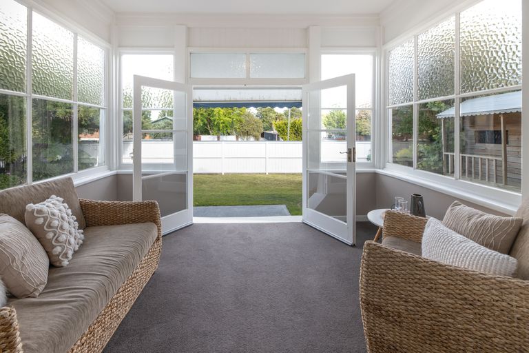 Photo of property in 2/96 Kerrs Road, Avonside, Christchurch, 8061