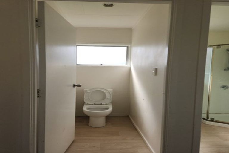 Photo of property in 11 Balwyn Place, Clendon Park, Auckland, 2103