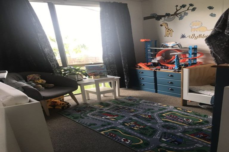 Photo of property in 1/109 Oreil Avenue, West Harbour, Auckland, 0618