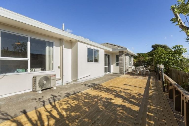 Photo of property in 8 Bluebird Crescent, Unsworth Heights, Auckland, 0632