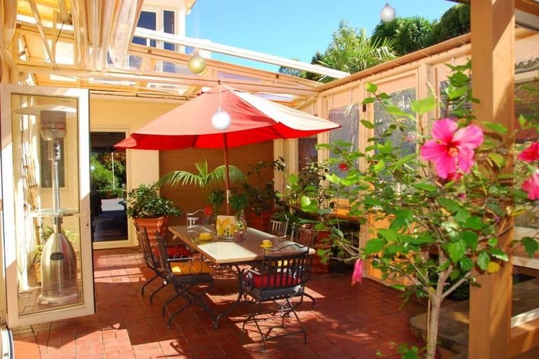 Photo of property in 4 Green Park Lane, Korokoro, Lower Hutt, 5012