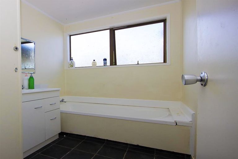 Photo of property in 25 Balloch Street, Randwick Park, Auckland, 2105