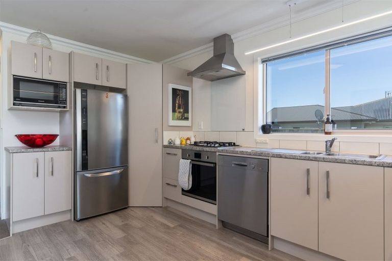 Photo of property in 2 Walnut Lane, Carterton, 5713