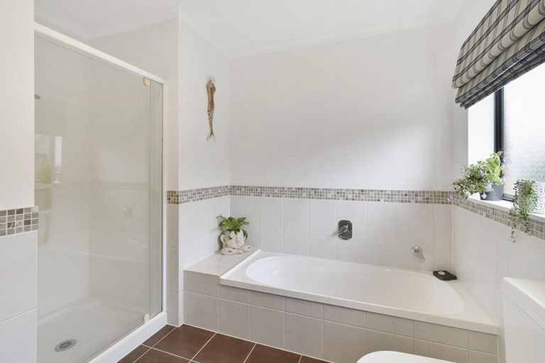 Photo of property in 41 Croftview Road, Wattle Downs, Auckland, 2103